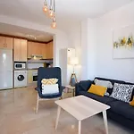 With Mountain Views Close To And Castle דירה *