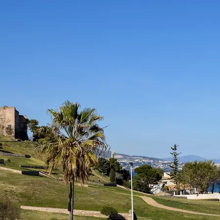 With Mountain Views Close To And Castle Apartment *