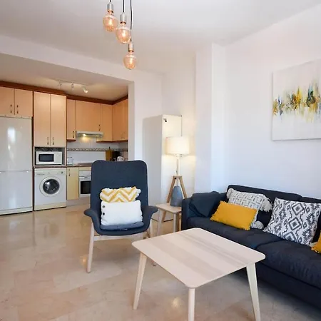 With Mountain Views Close To And Castle Apartment *