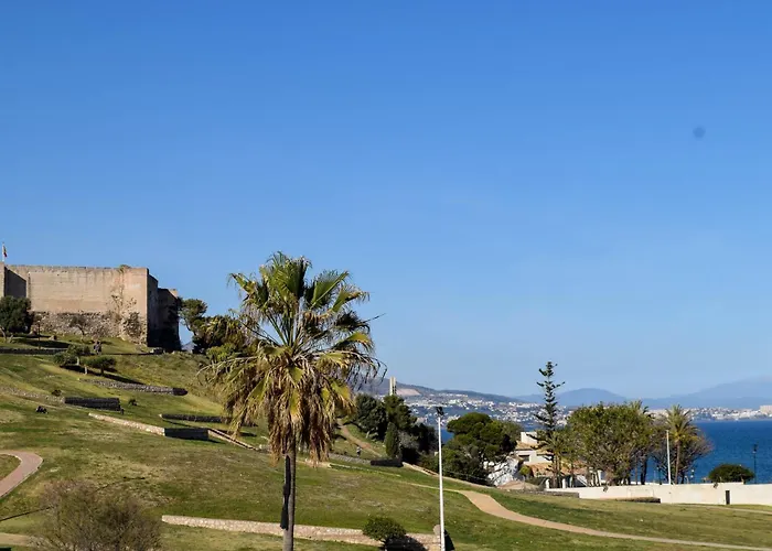 With Mountain Views Close To And Castle Apartment *