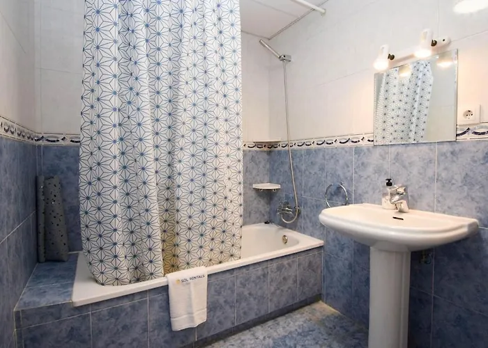 With Mountain Views Close To And Castle Apartment *