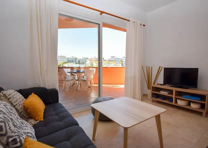 With Mountain Views Close To And Castle Apartment *