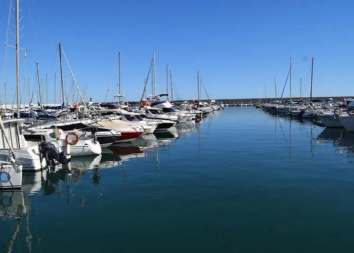 Apartment With Mountain Views Close To And Castle Fuengirola